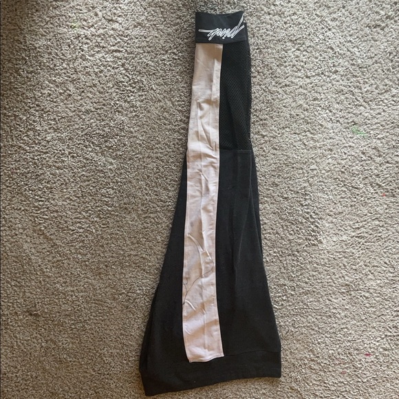 Victoria secrets Yoga pants in Large - Picture 2 of 3